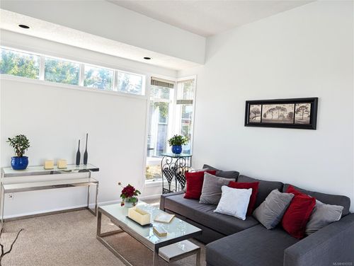 4216 Wakefield Pl, Saanich, BC, V8N6E5 | Card Image