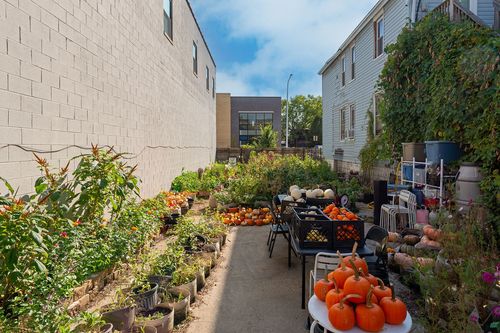 2048 Grand Ave, Chicago, IL, 60612-1502 | Card Image