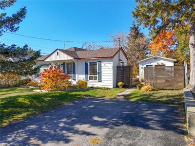 558 Dashnay St, House other with 2 bedrooms, 1 bathrooms and 2 parking in North Bay ON | Image 2