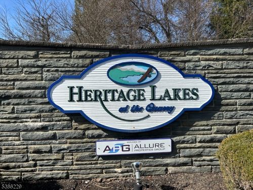 16 Heritage Ln, Hamburg, NJ, 07419-1328 | Card Image