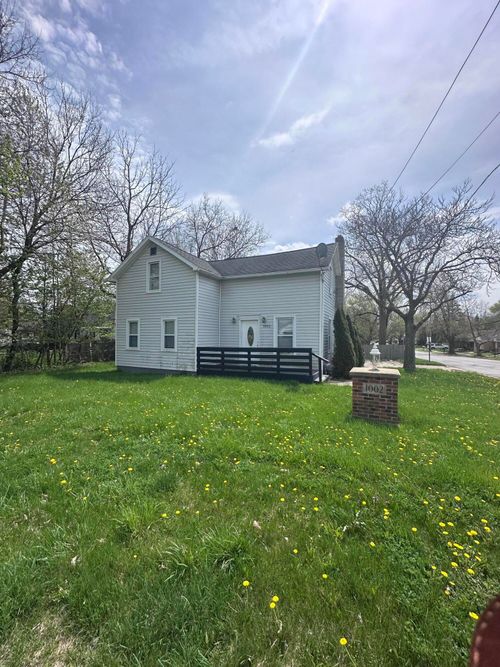 1002 E Oliver St, Owosso, MI, 48867-2472 | Card Image