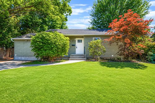 8 Wood Haven Place, Huntington, NY, 11731 | Card Image
