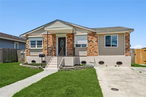 560 Grovewood Dr, Gretna, LA, 70056-7914 | Card Image