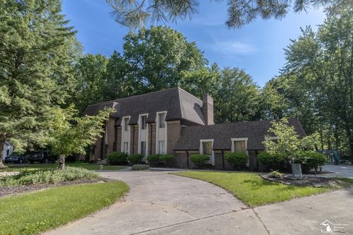 1372 Laurelhurst Dr, Temperance, MI, 48182-3203 | Card Image