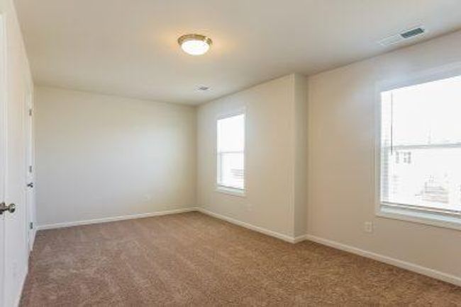 004-photo-main-bedroom-11006498 | Image 12