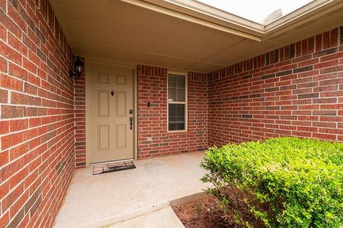 228 Tecumseh Meadows Dr, Norman, OK, 73069-8213 | Card Image