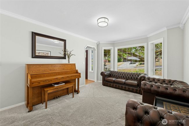 Dining room/family room | Image 13