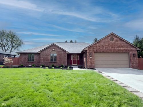 825 Eastgate Dr, Anderson, IN, 46012-9692 | Card Image