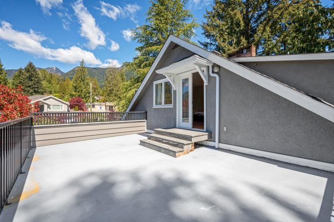 1047 Clements Avenue, House other with 5 bedrooms, 3 bathrooms and null parking in North Vancouver BC | Image 19