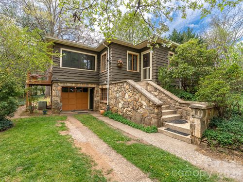 686 New Haw Creek Rd, Asheville, NC, 28805-1441 | Card Image