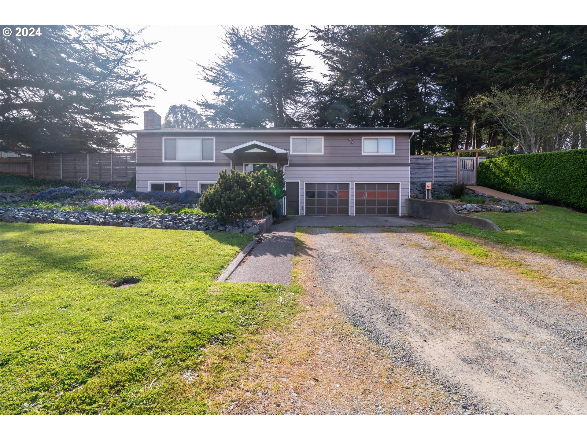 Elmira Ave, Bandon, OR 97411