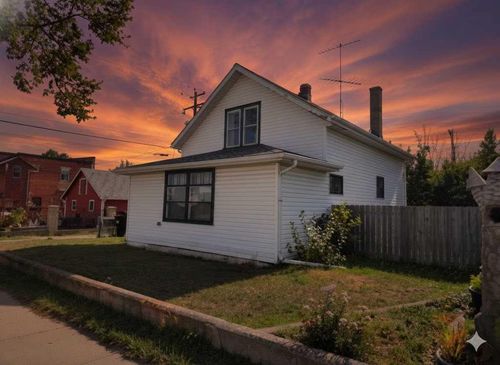 2111 19 St, Nanton, AB, T0L1R0 | Card Image