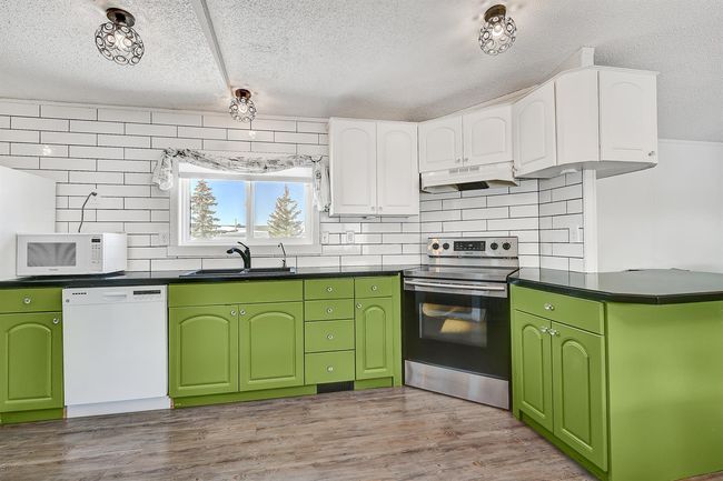 119 Clark Cres, Home with 3 bedrooms, 2 bathrooms and 2 parking in County Of Grande Prairie No. 1 AB | Image 5
