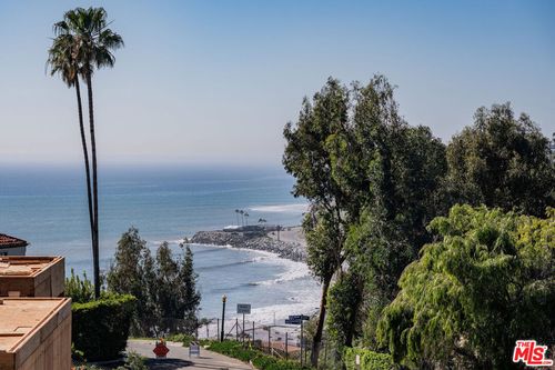 17921 Vicino Way, Pacific Palisades, CA, 90272 | Card Image