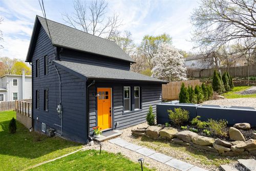 39 N Broadway, Kingston, NY, 12401-8925 | Card Image