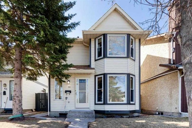 59 Castlegrove Road Ne, Home with 3 bedrooms, 1 bathrooms and 2 parking in Calgary AB | Image 2