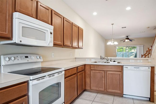 31215 Flannery Ct, Townhouse with 2 bedrooms, 3 bathrooms and null parking in WESLEY CHAPEL FL | Image 6