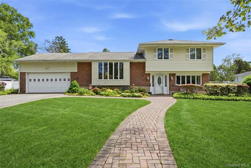 10 Darien Place, Huntington, NY, 11731 | Card Image