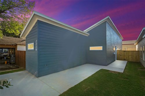2219 Hooper St, Dallas, TX, 75215-4940 | Card Image