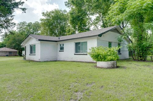 605 W Point Tap Rd, Palestine, TX, 75803-5673 | Card Image