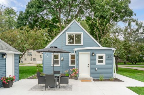 1865 Independence Ave, Waterloo, IA, 50707-2566 | Card Image