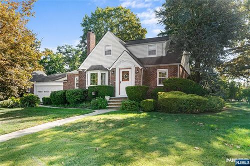 824 Summit Ave, Hackensack, NJ, 07601-1617 | Card Image