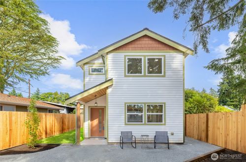 1401 N 137th St, Seattle, WA, 98133-7610 | Card Image