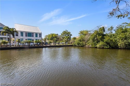 579 13th St N, NAPLES, FL, 34102-3427 | Card Image