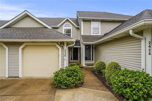 2426 Wrens Dr S, Stow, OH, 44224-1947 | Card Image