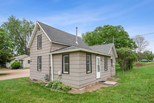 400 E Forest St, Belle Plaine, MN, 56011-2028 | Card Image
