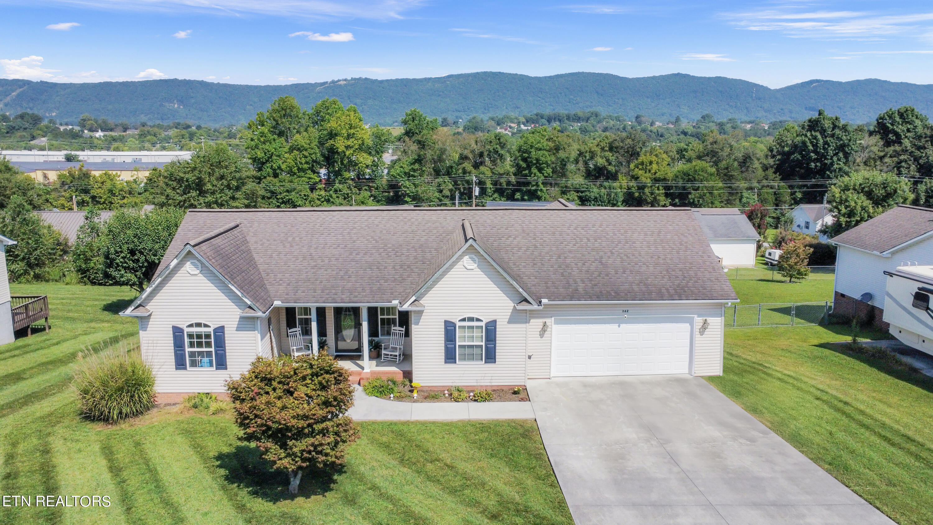 Clover Cir, Jacksboro, TN 37757
