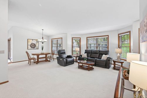 1731 Donegal Dr, Woodbury, MN, 55125-3352 | Card Image