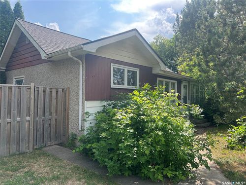 565 15th St W, Prince Albert, SK, S6V3R3 | Card Image