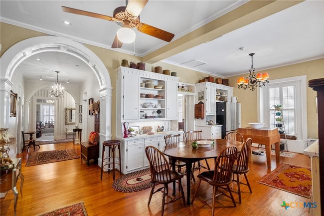 110 - 102 N Courthouse Sq, House other with 6 bedrooms, 4 bathrooms and null parking in Goliad TX | Image 16
