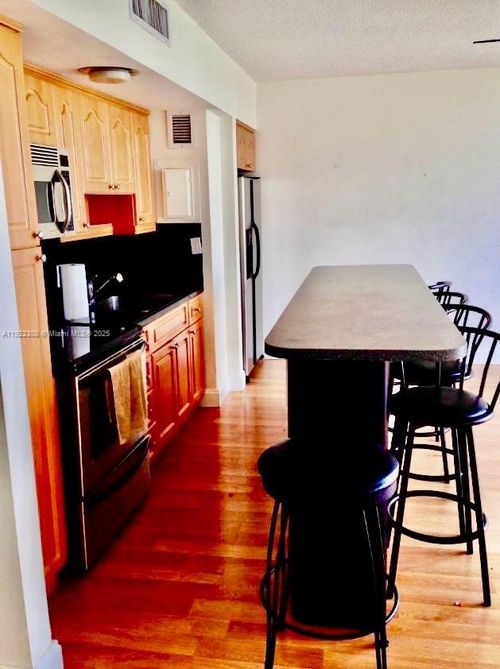 apt-513-900 Bay Dr, Miami Beach, FL, 33141-5631 | Card Image