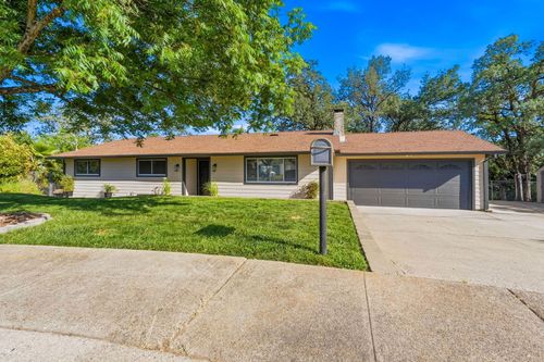 2415 Marion Ct, Redding, CA, 96001-3703 | Card Image