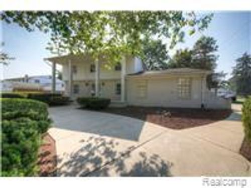27925 Arlington Dr, Southfield, MI, 48076-5607 | Card Image