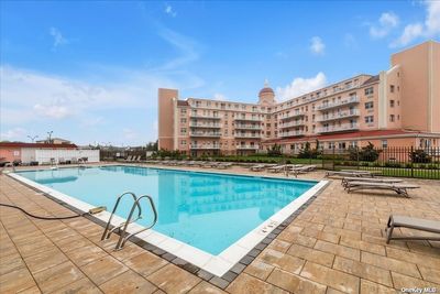 5F - 2 Richmond Road, Condo with 1 bedrooms, 1 bathrooms and 1 parking in Lido Beach NY | Image 2