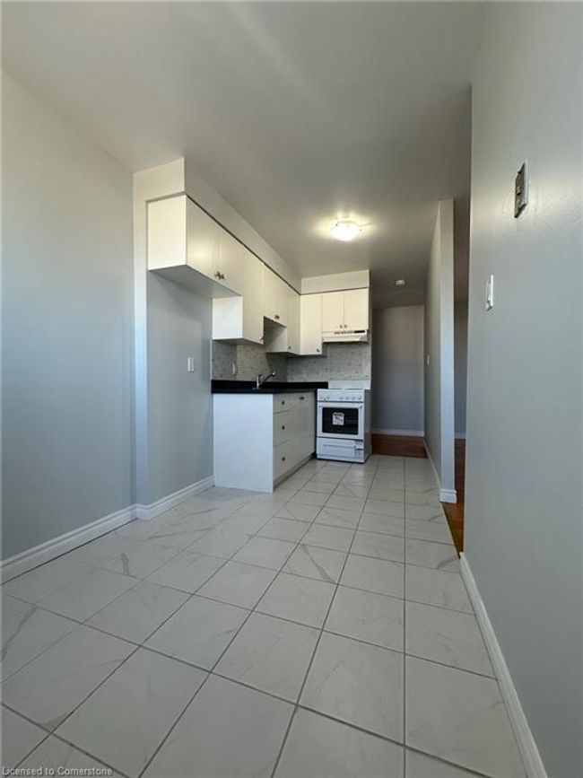 14 - 15 Mowat Blvd, House attached with 1 bedrooms, 1 bathrooms and 1 parking in Kitchener ON | Image 9