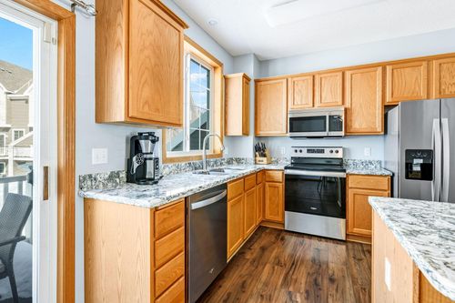 10514 8th Ave N, Plymouth, MN, 55441-4494 | Card Image