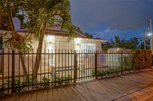 473 Ne 61st St, Miami, FL, 33137-2252 | Card Image