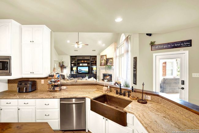 1409 Woodland Ct, House other with 4 bedrooms, 4 bathrooms and null parking in Hondo TX | Image 16