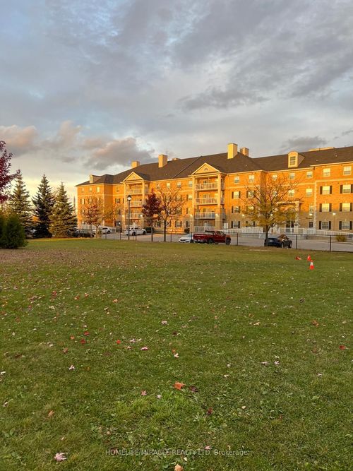 201-7428 Markham Rd, Markham, ON, L3S4V6 | Card Image
