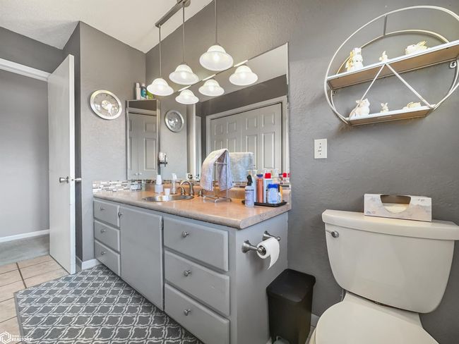 1604 Club View Dr, Home with 3 bedrooms, 2 bathrooms and 2 parking in Hampton IA | Image 13