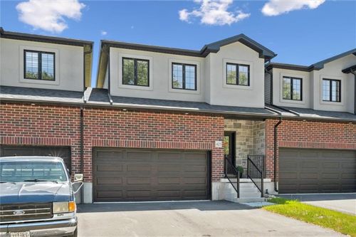 423 Woolwich St, Waterloo, ON, N2K0E8 | Card Image