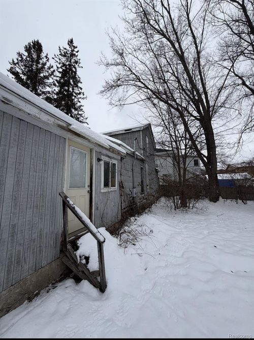 220 Pearl St, Pinckney, MI, 48169-9055 | Card Image