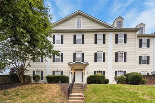 2206 Mcconnell Dr, Kernersville, NC, 27284-6074 | Card Image