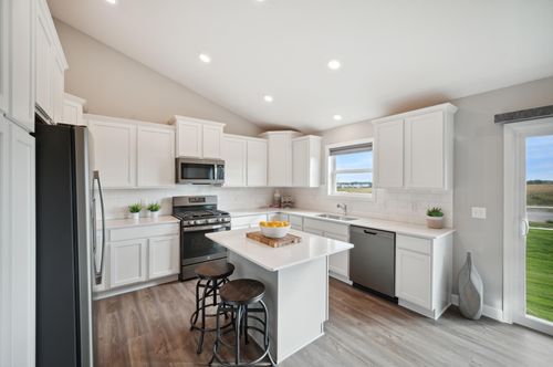 10828 Hemingway Ave S, Cottage Grove, MN, 55016 | Card Image