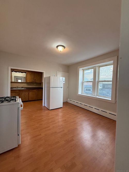 404 Congress Ave, Waterbury, CT, 06708-3761 | Card Image