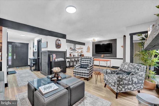 823 Crest Pines Ln, Townhouse with 3 bedrooms, 3 bathrooms and null parking in Pocono Pines PA | Image 6